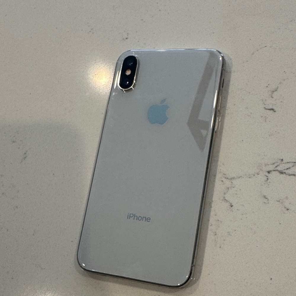 Apple iPhone X in White